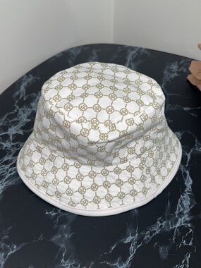 Giani Bernini White Monogram Summer Bucket Hat AUTHENTIC ONE SIZE